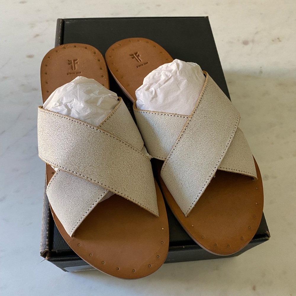 NWT Frye Ally Criss Cross Sandal